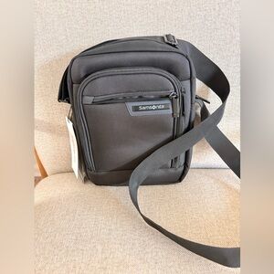 NEW with tags Samsonite CLASSIC BUSINESS 2.0 RFID CROSSBODY